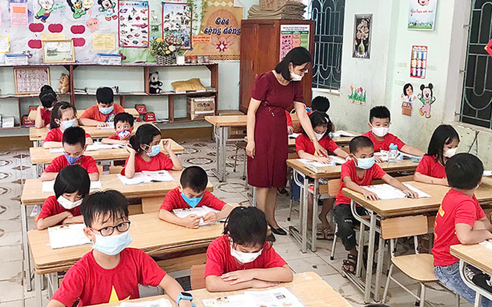 PM urges early physical school resumption after Tet holiday
