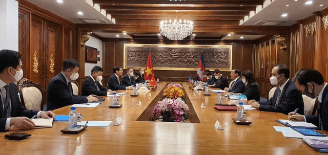 Vietnamese, Cambodian diplomats hold talks