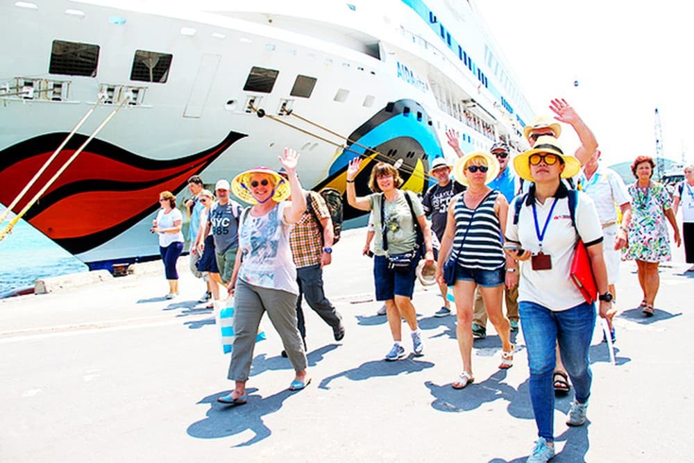 PM asks for building safe roadmap to welcome foreign tourists