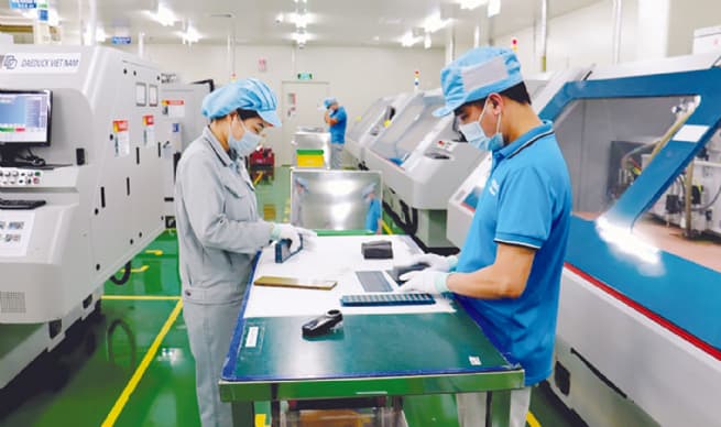 Government, Businesses Join Forces to Last through Hard Times