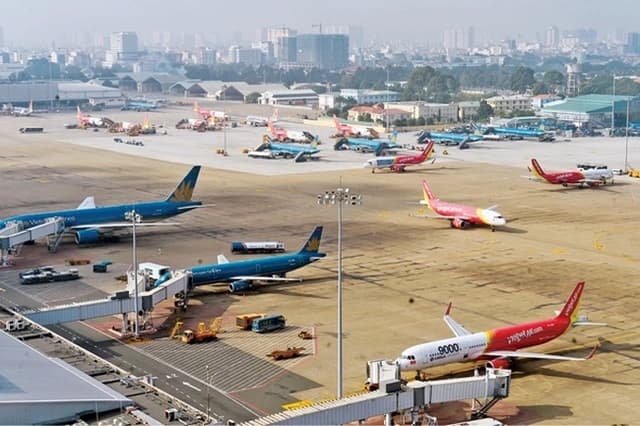 Viet Nam to lift restrictions on incoming int'l flights from mid-February