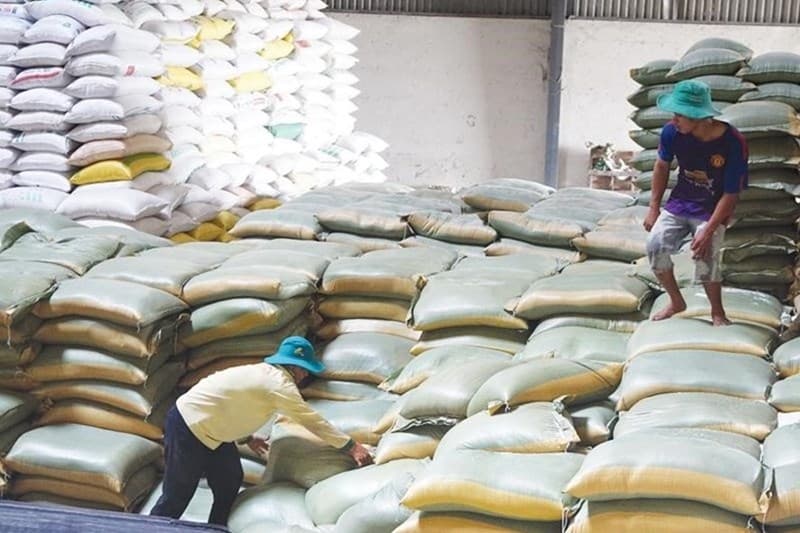 Gov't allocates rice relief to three central provinces