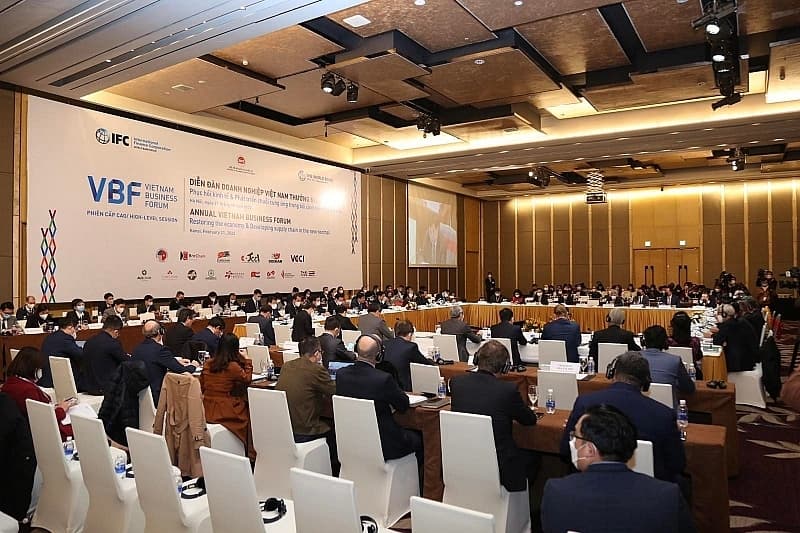 The business community recommends 10 solutions to restore and firmly develop the economy