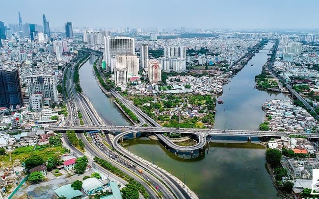Crude oil and real estate drive HCM City’s budget collection