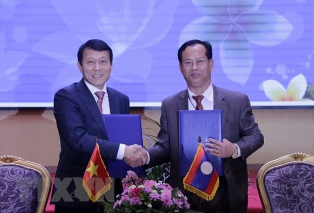 Viet Nam, Laos enhance security collaboration