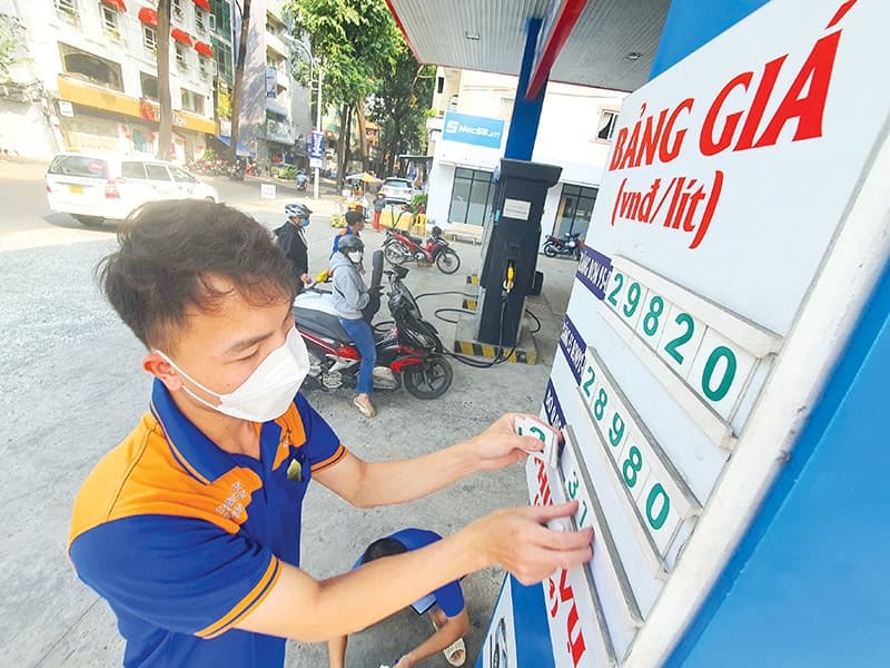 Consumers feeling the brunt of ballooning gasoline hikes