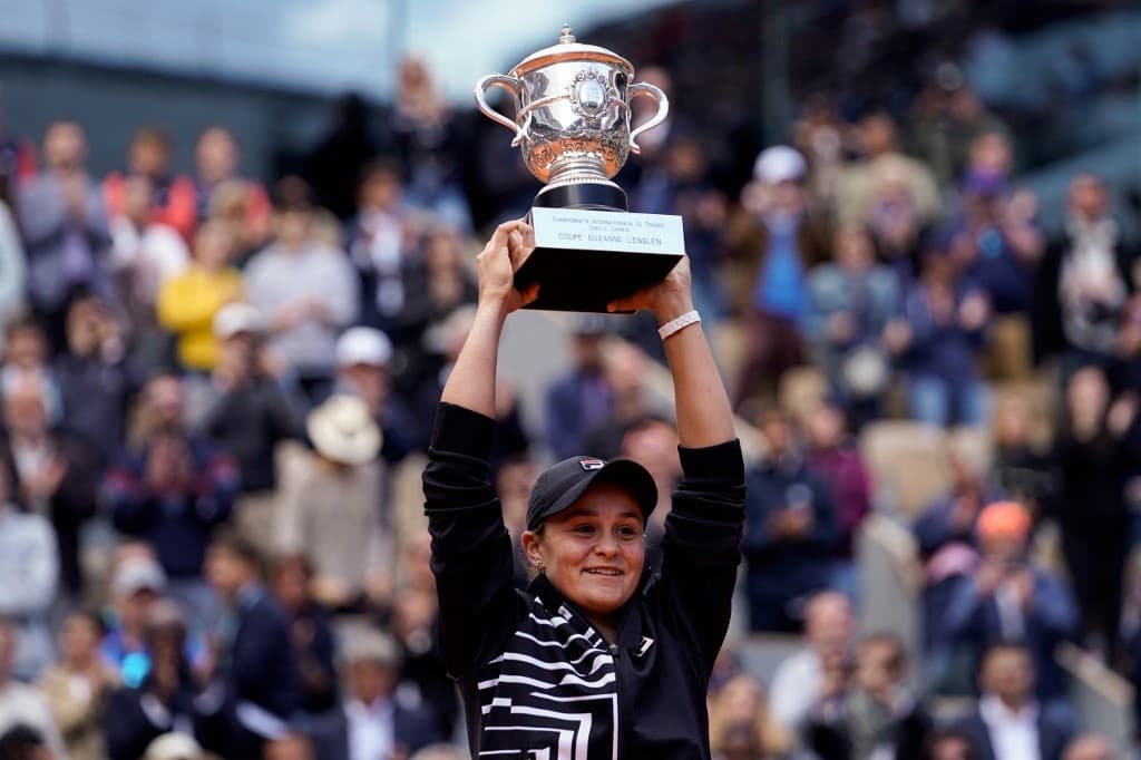 World tennis No.1 Ashleigh Barty announces shock retirement