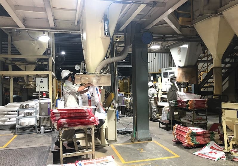 Material prices strike domestic feed groups