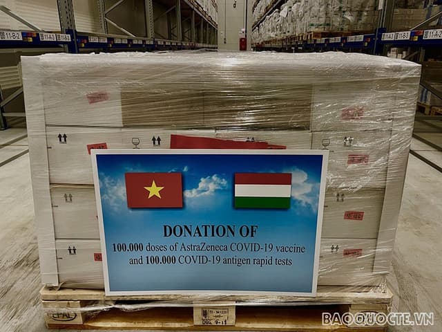 Hungary gifts Viet Nam with additional 156,000 vaccine doses
