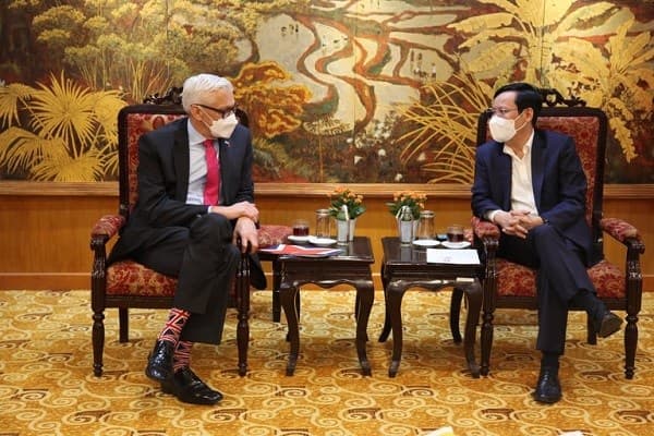 Vietnam looks to cooperate with UK in renewable energy, sustainable development