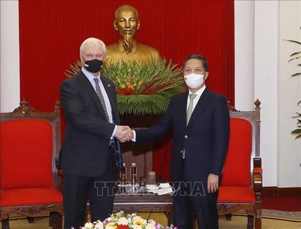 Viet Nam wishes to deepen relations with UK: official