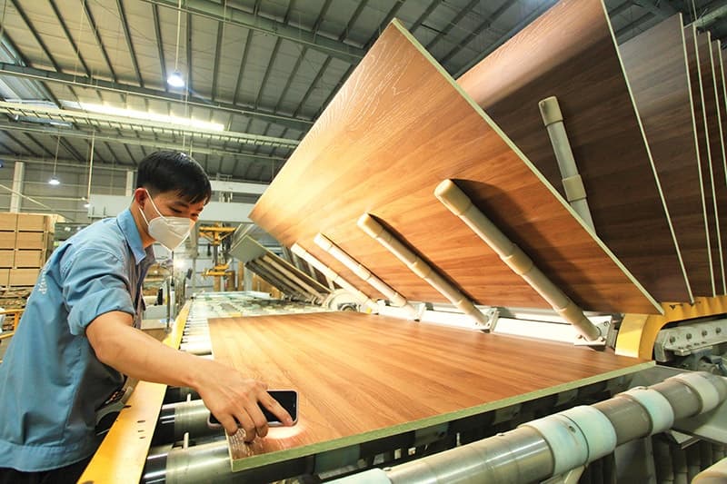 Employers thrash out stance on minimum wages