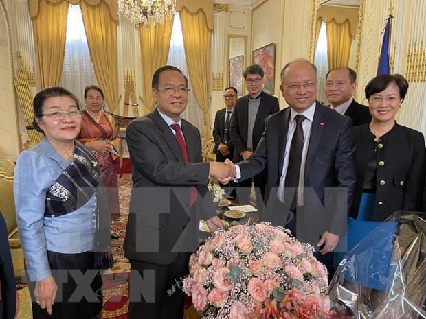 Vietnamese agencies in France congratulate Laos on traditional New Year