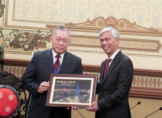 HCM City's leader meets with Director of Asia Competitiveness Institute
