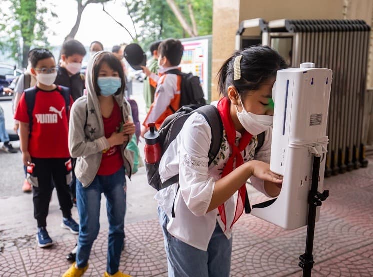 People in close contact with COVID-19 patients no longer required to self-quarantine