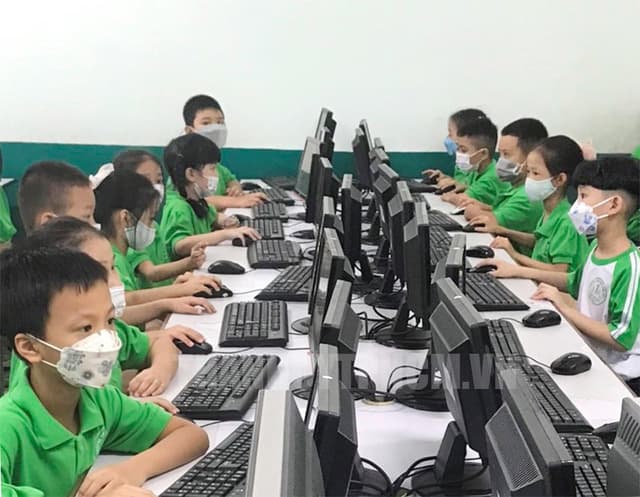 Viet Nam confirms 30,574 new COVID-19 cases