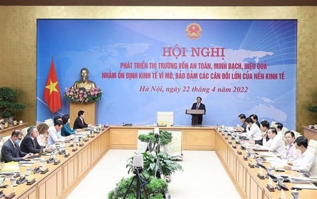 PM requests developing transparent, sustainable capital market