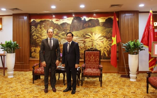 Vietnam, Uruguay Look to Promote Business Cooperation