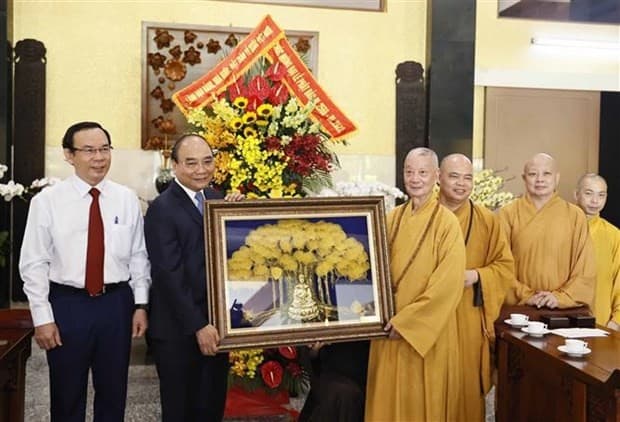 State President, VFF leader congratulate Buddhists on Lord Buddha’s birthday