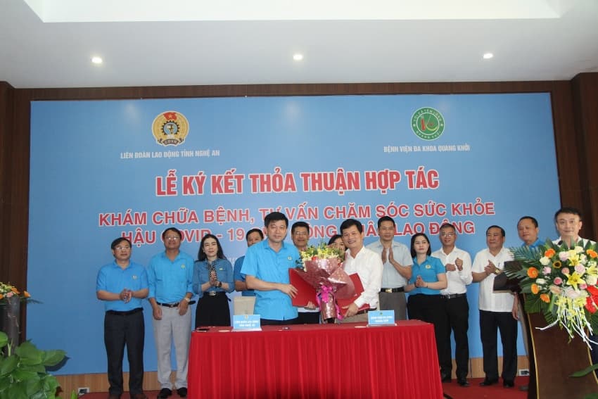 Quang Khoi Hospital and Nghe An Labour Federation cooperate in post-Covid-19 healthcare consultation