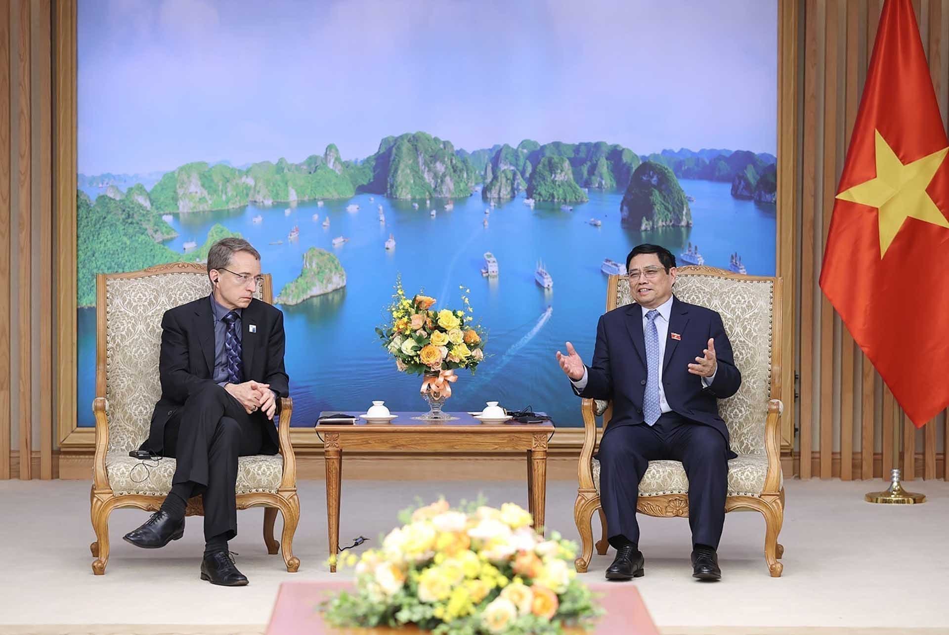 PM welcomes Intel’s investment expansion in Vietnam