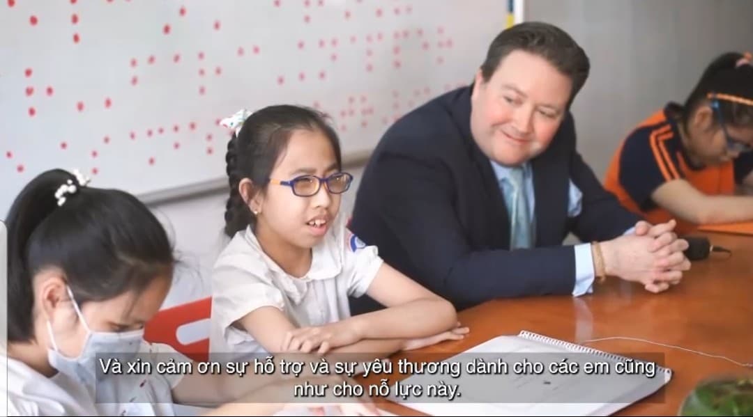 US Ambassador recorded a story for the visually impaired in Vietnam