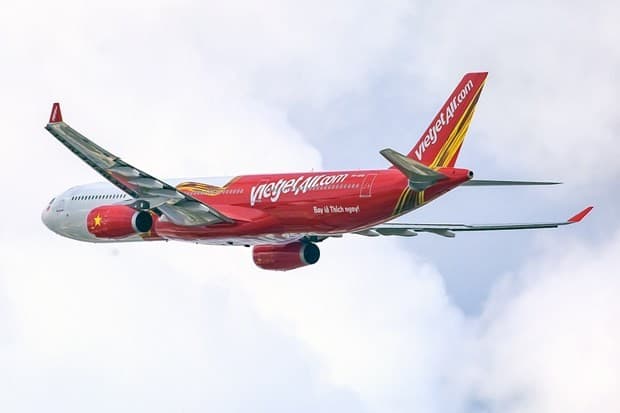 'Fly first - Pay later' by MOVI, Vietjet wins prestigious magazine’s technology award
