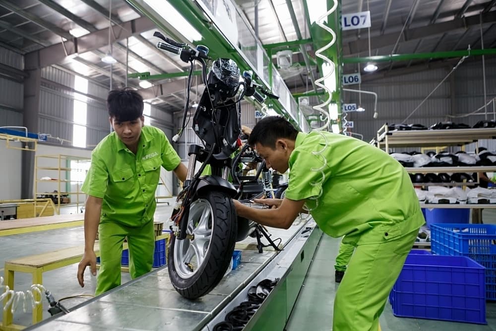 Implement fiscal policies to support economic recovery and development