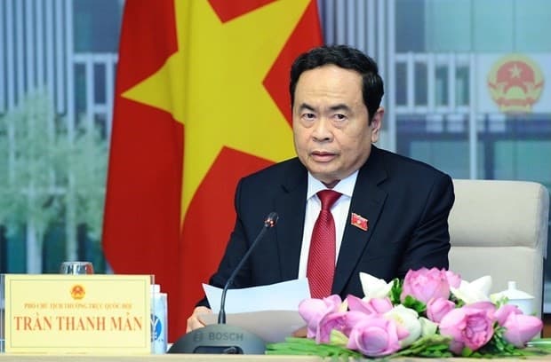 Viet Nam, China Vow to Promote Parliamentary Ties