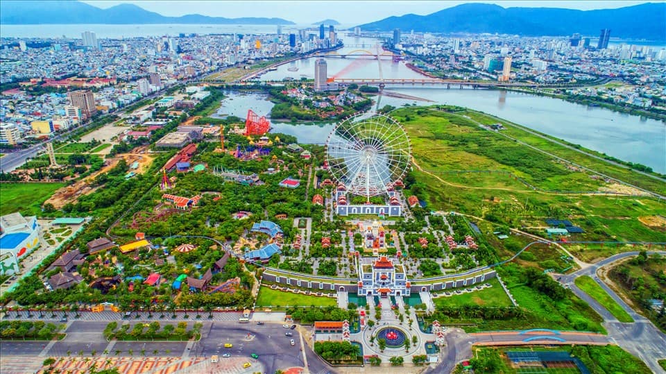 Foreign Reporters Make Presstrip on Da Nang Tourism