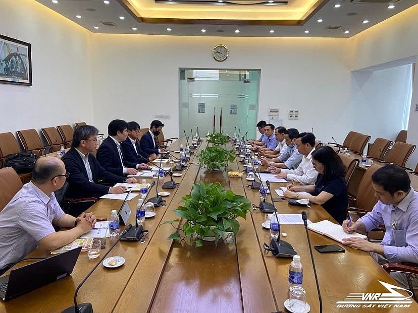 Growing foreign interest in Vietnam Railways