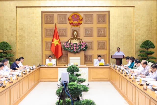 Prime Minister asks for more efforts to stablise macroeconomy, control inflation