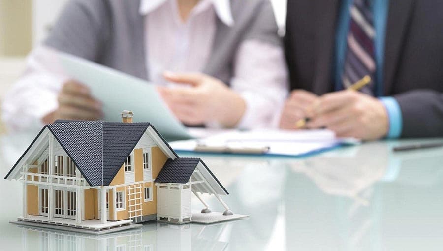 Bond maturity effects on the real estate market