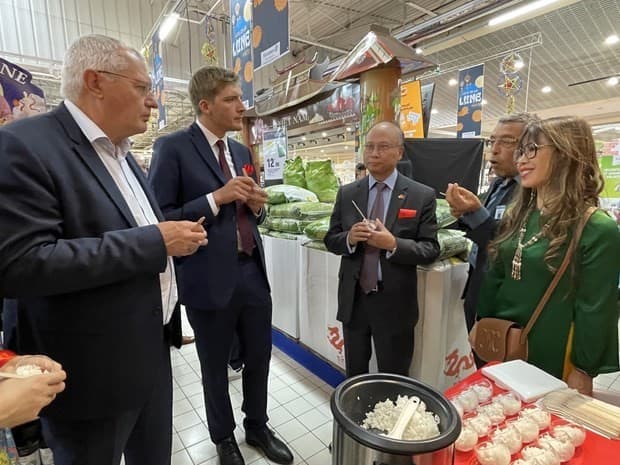 'Com Vietnam' hit hypermarket shelves in France