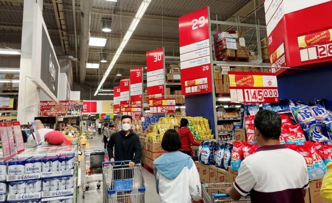 Foreign investors expand retail industry