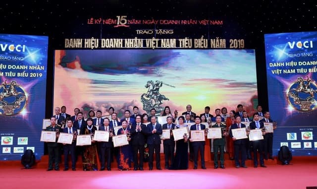 Outstanding Vietnamese Entrepreneurs Program 2022: Excellent Business Performance and Good Business Ethics in Spotlight
