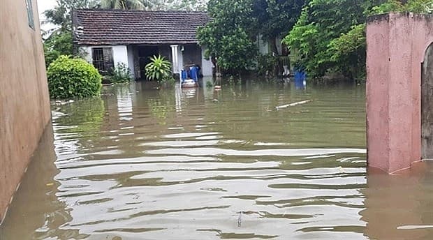 Floods, landslides isolate thousands of residents in central, Central Highlands regions
