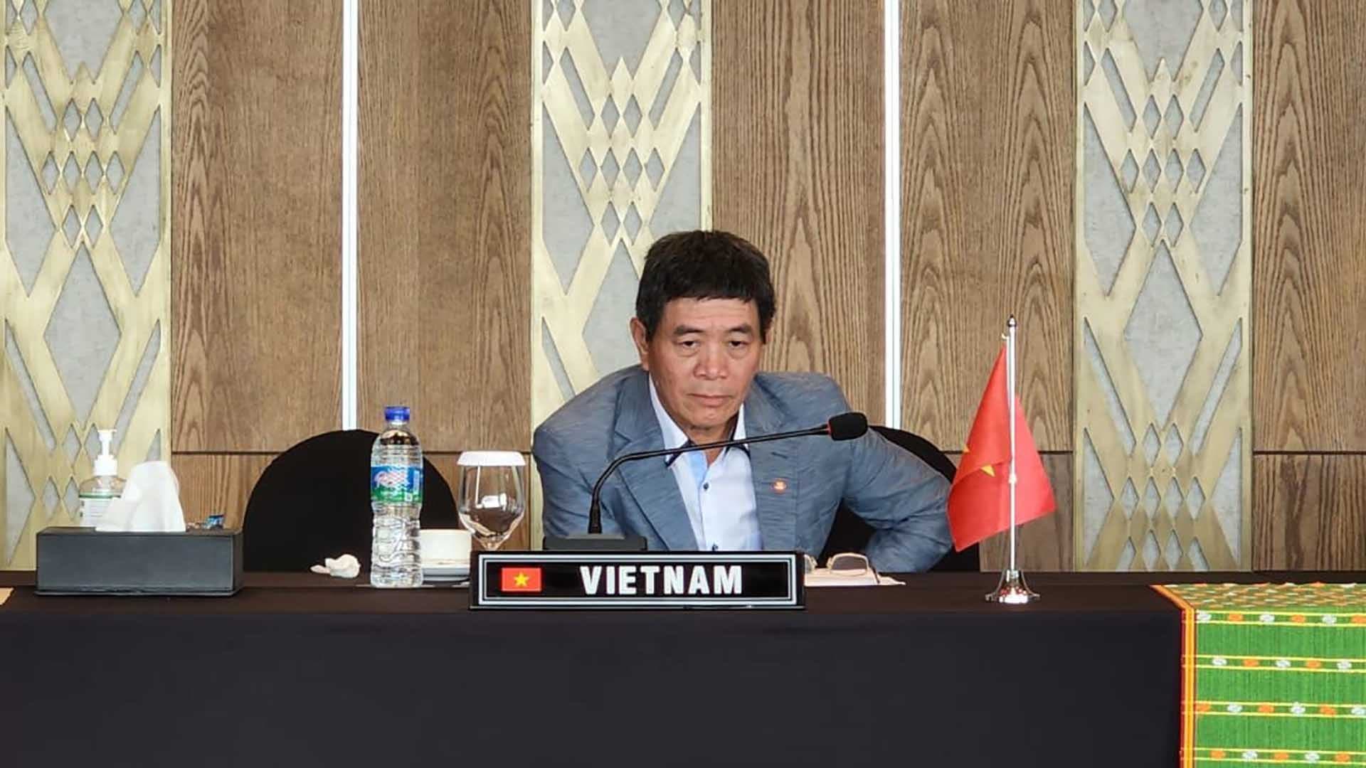 Vietnam attends various ASEAN connectivity events held in Cambodia
