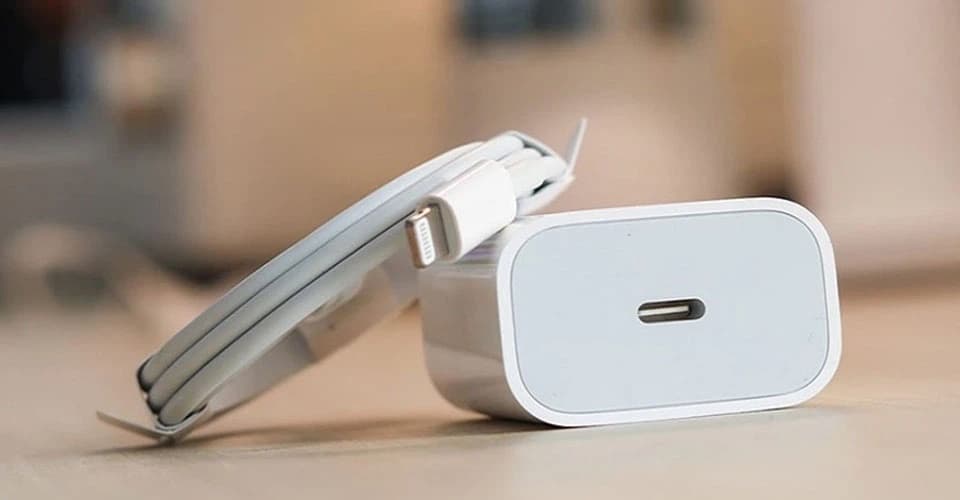 Brazil judge fines Apple $20 mn over chargerless iPhones