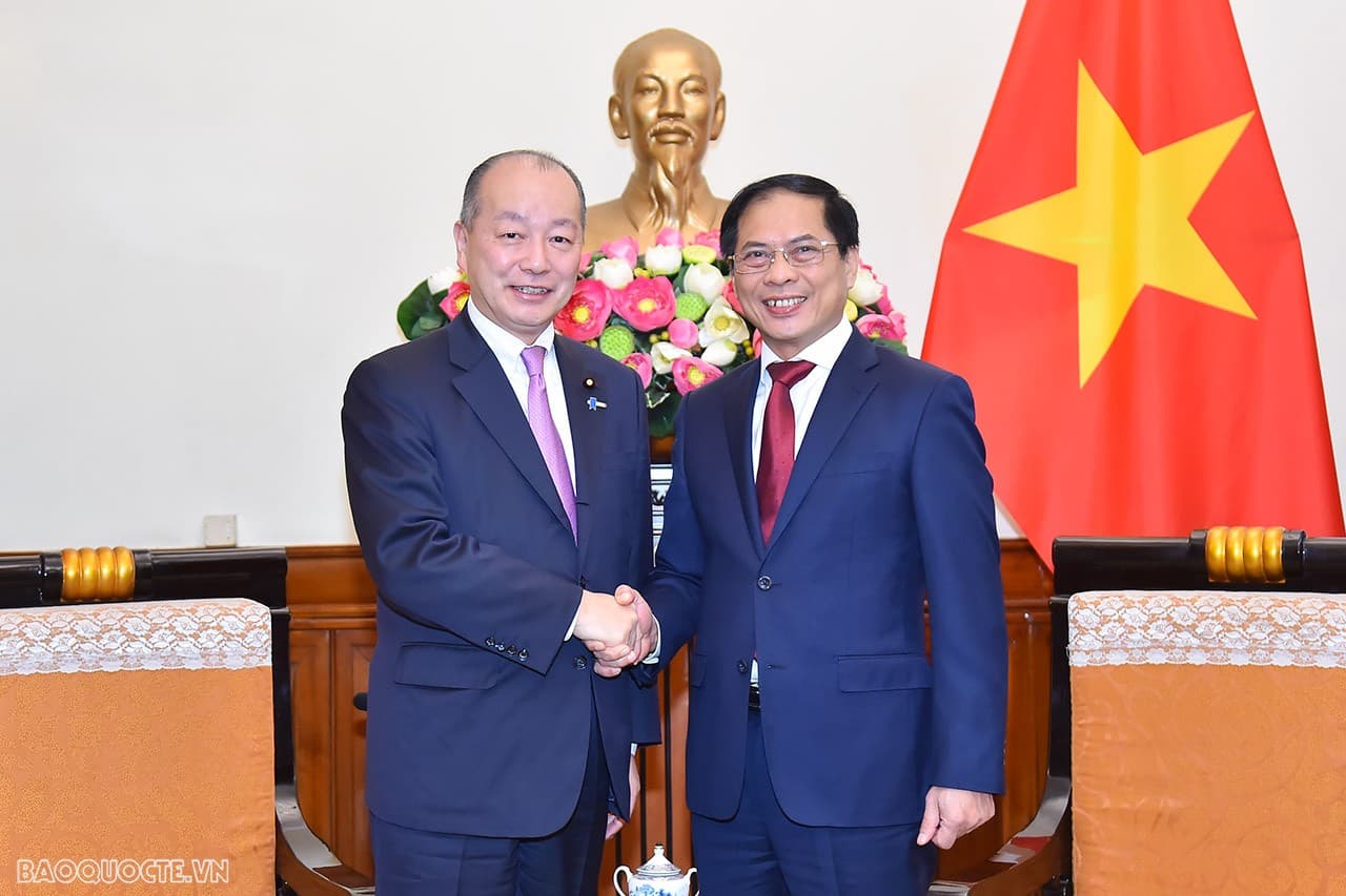 Foreign Minister delighted at growing ties with Japan