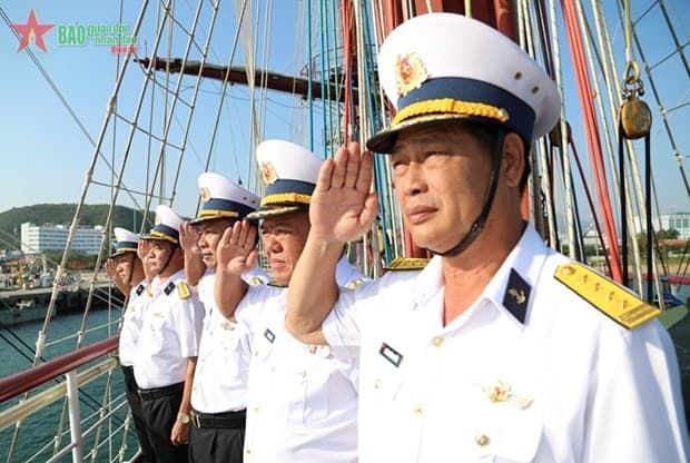 Sailing Ship 286-Le Quy Don successfully completes military diplomatic mission