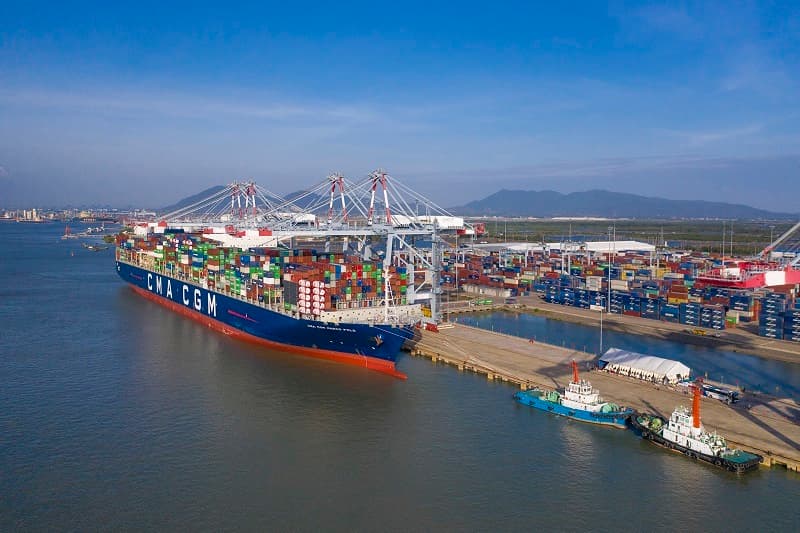 Shipping lines "encroach" to open a chain of "threats" to logistics businesses