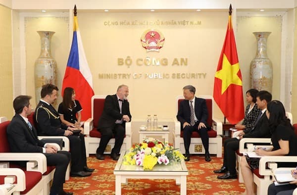 Vietnam, Czech Republic to boost cooperation in fight against crimes