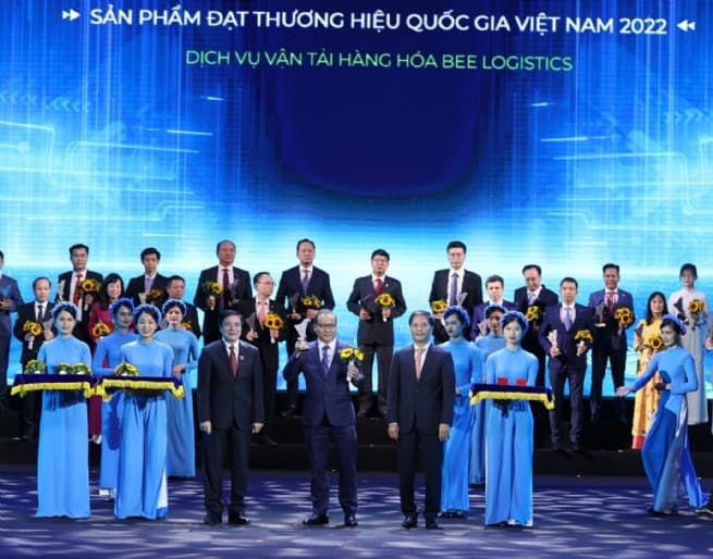 Bee Logistics Wins "National Brand" Award