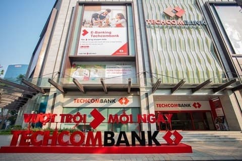 Market extends losing streak on bank, realty stocks