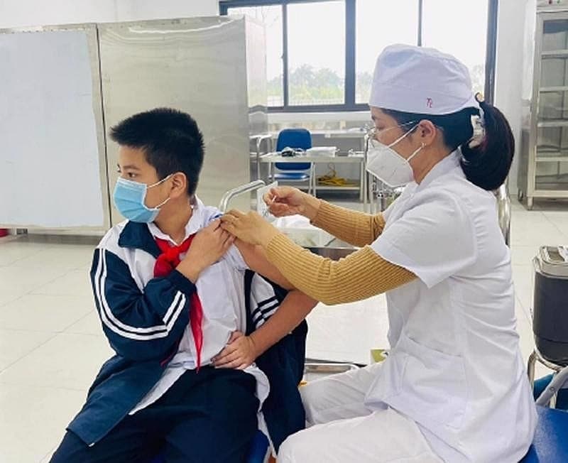 Vietnam reports 242 new COVID-19 cases on November 13