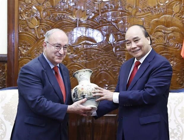 President Nguyen Xuan Phuc hosts leader of World University Service of Germany