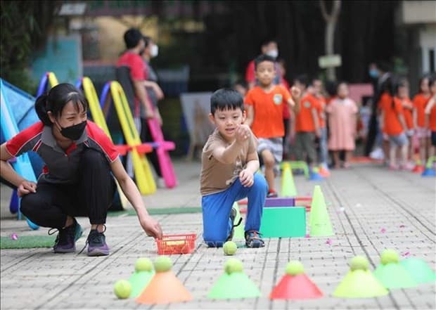 Deputy PM Vu Duc Dam orders building safe, child-friendly living environment