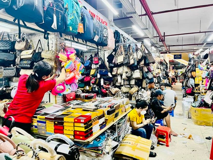 Vietnam in need of stricter sanctions to eliminate fake goods trading