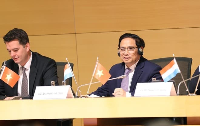Prime Minister Pham Minh Chinh attends Vietnam-Luxembourg business forum, meets leaders of Luxembourg economic groups